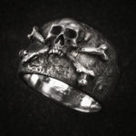 Load image into Gallery viewer, Pirate Skull Ring
